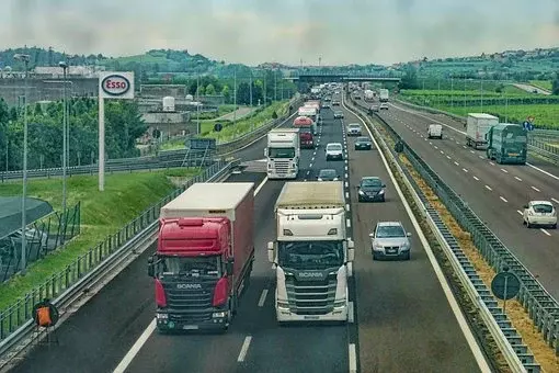 Kamionski prevozi tovora s hiab dvigalom Slovenija 3