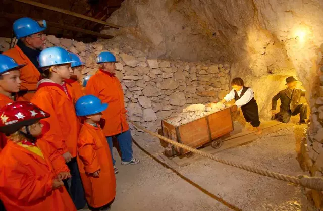 Turisticni ogled rudnika Koroska 3.PNG