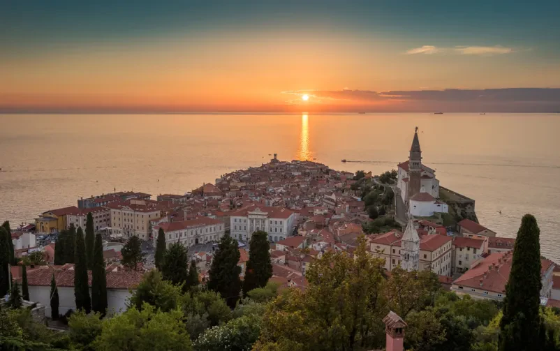 Apartment accommodation for families in Piran