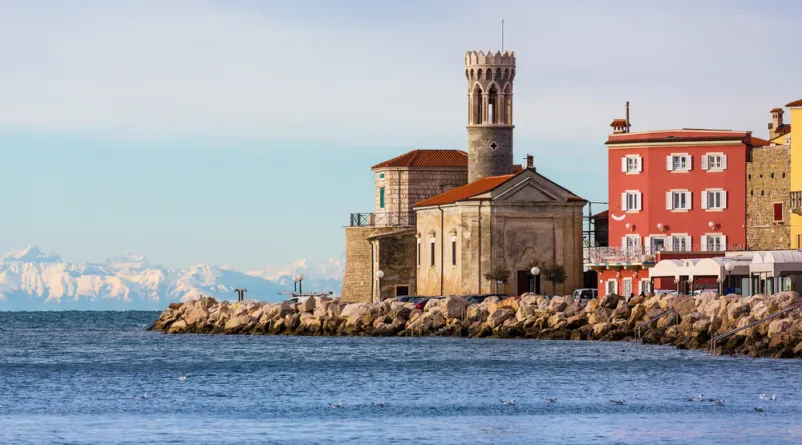 Apartment rental with a terrace in Piran