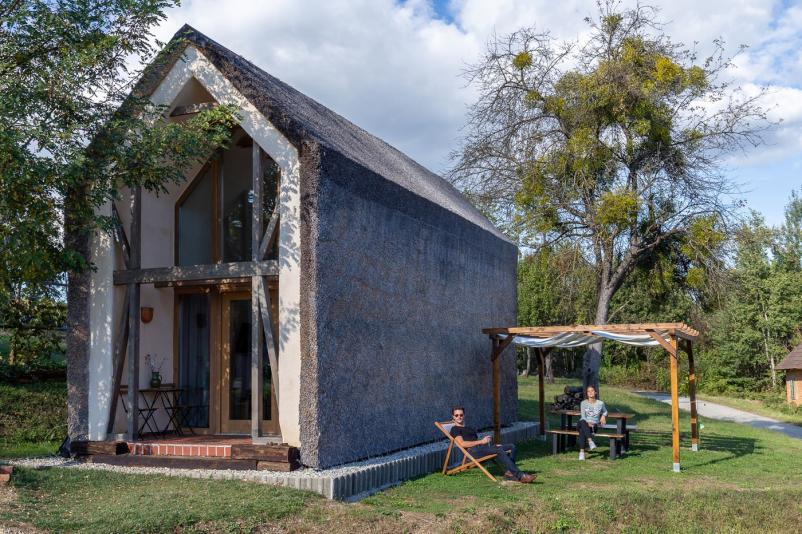 Tradicionalne prekmurske hiše za oddih Goričko