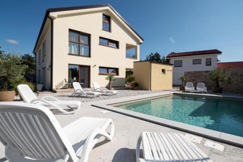 Apartments Kras 24 with Pool Sežana