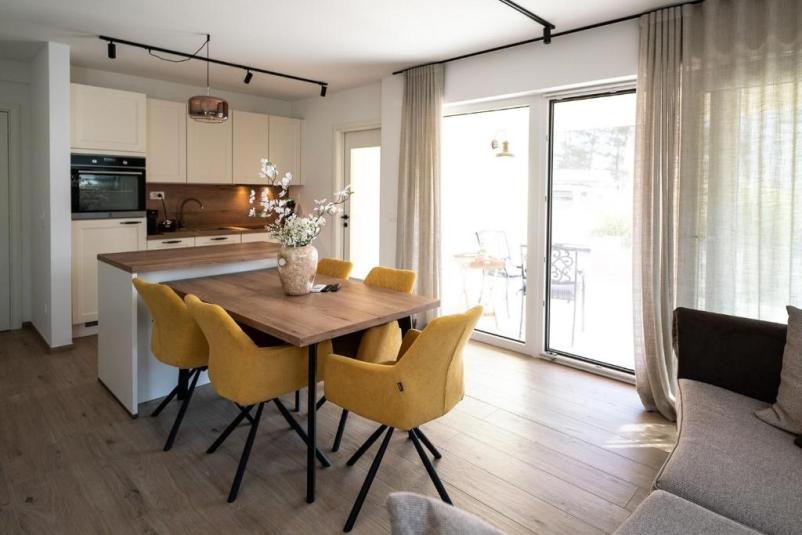 Rent an apartment with a pool in Sežana