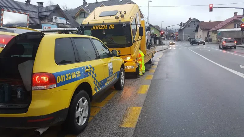 Poceni avtovleka