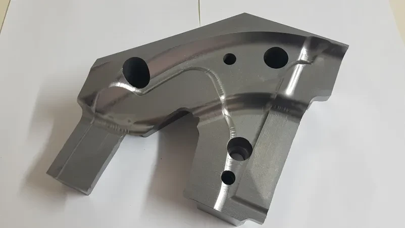 CNC obdelava kovin Slovenija in Italija