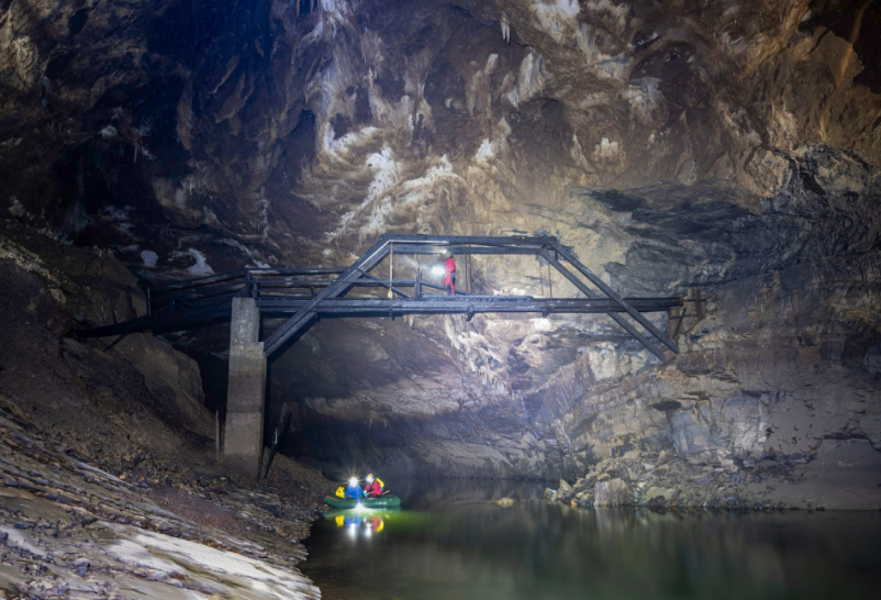 Bootstour durch die bekannteste Höhle Sloweniens