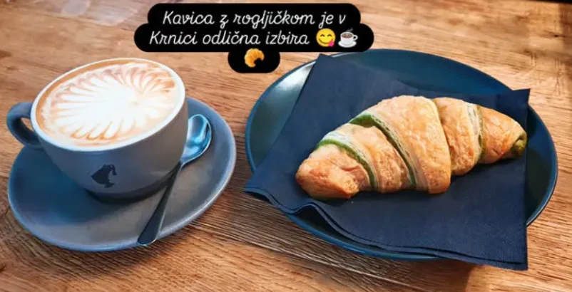 Lesena deska za serviranje Ugodna kavarna Vrhnika