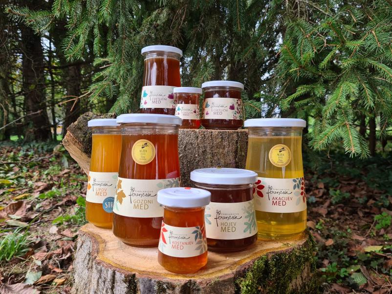 Različne vrste medu in čebeljih izdelkov Dolenjska