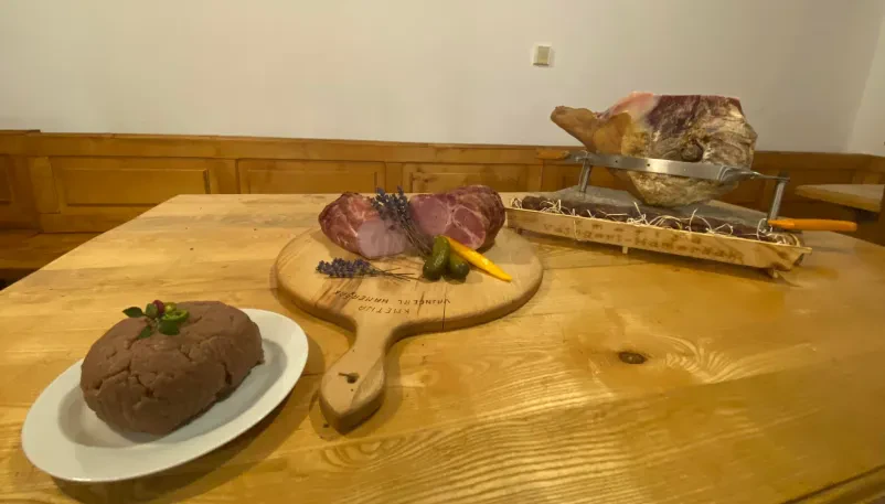 Domači odojek za raženj Šentilj