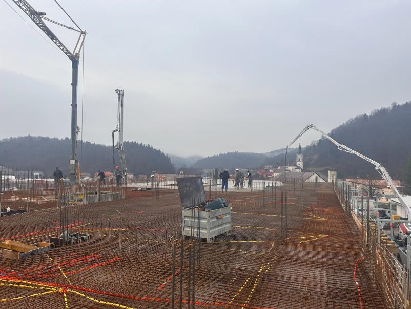 Transport betonske mešanice na gradbišče