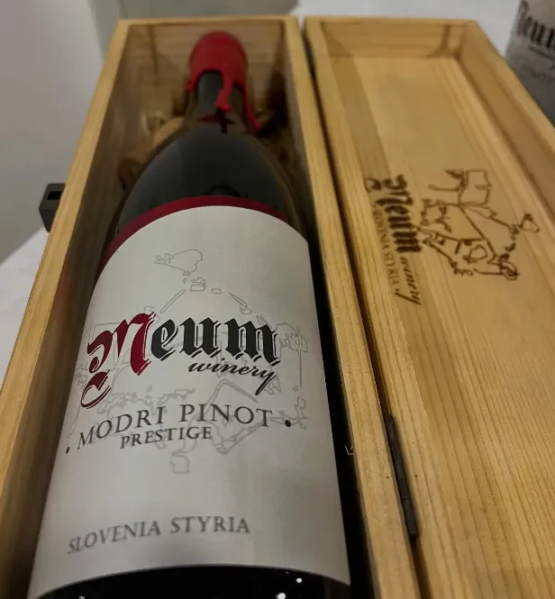 Vrhunsko vino Sivi Pinot 2022 Naročilo in dostava belega in rdečega vina Slovenija