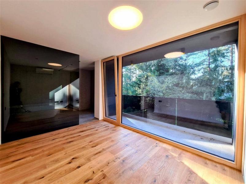 Drsne steklene stene Ptuj, Podravska