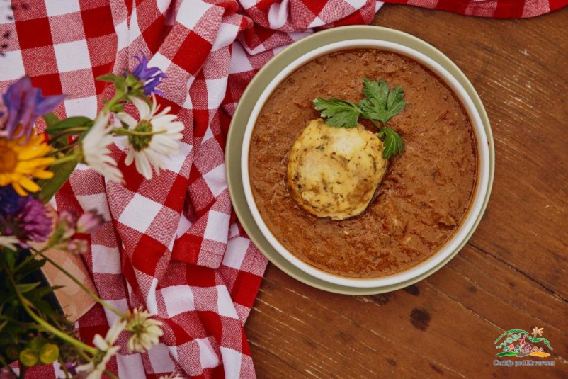 Domače jedi v gostilni Krvavec