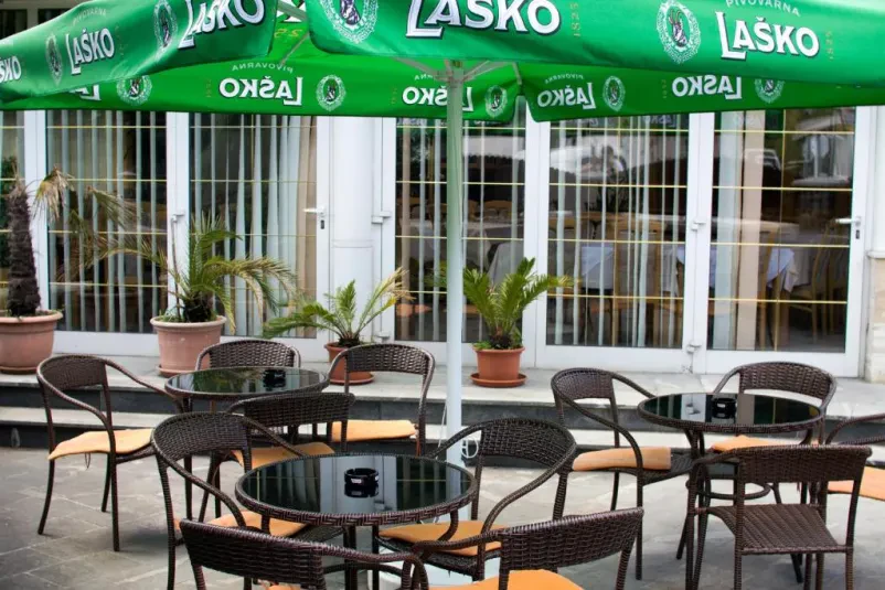 Elegantna postavitev mize za goste Gostilna s prenočišči Šentjur