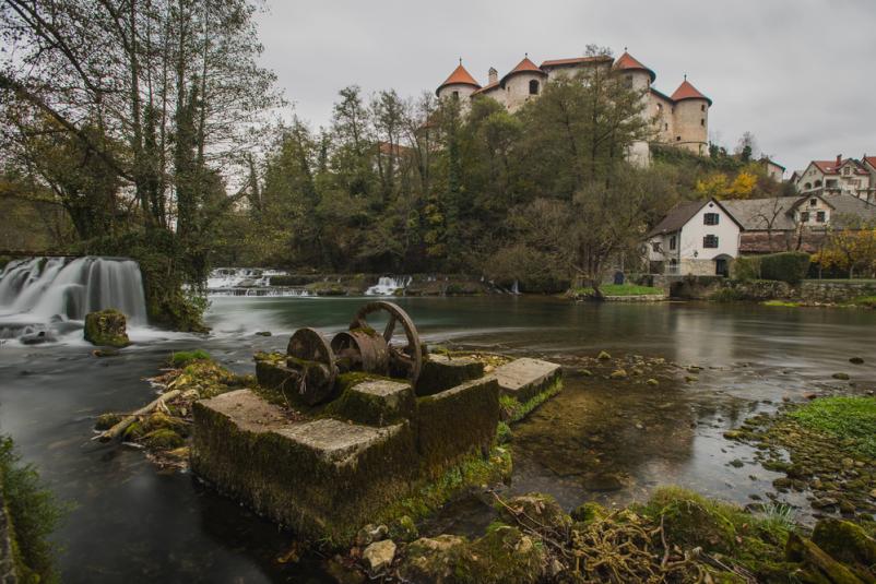 Samostojni, skupinski in vodeni ogledi Gradu Žužemberk