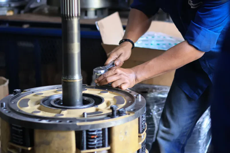 Industrial machinery servicing and maintenance