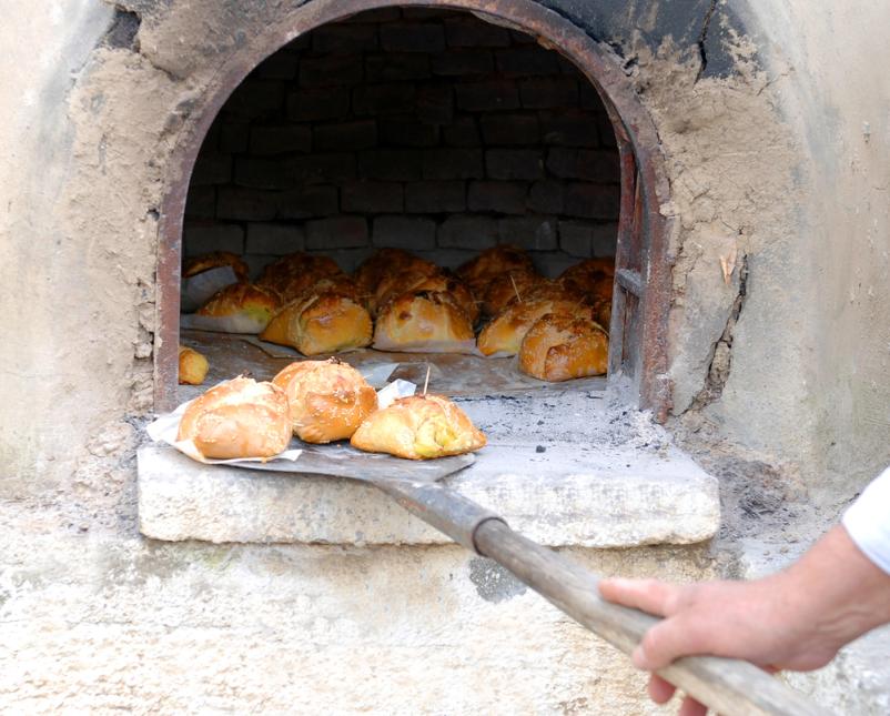 Domač kruh iz krušne peči