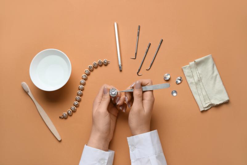 Kvalitetno čiščenje srebrnega nakita Slovenija