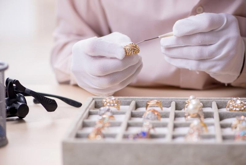 Profesionalno čiščenje nakita iz zlata Slovenija