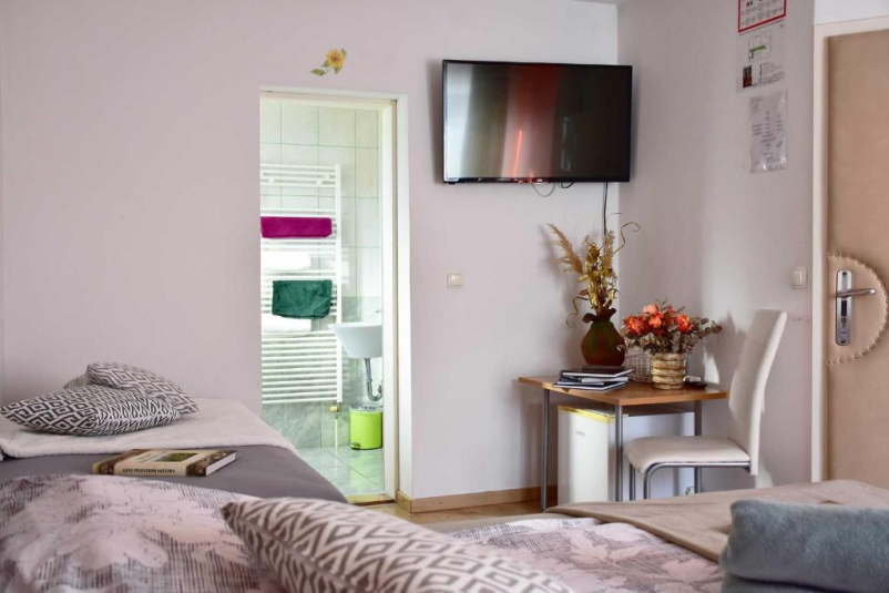 Camere Katarina, Medvode