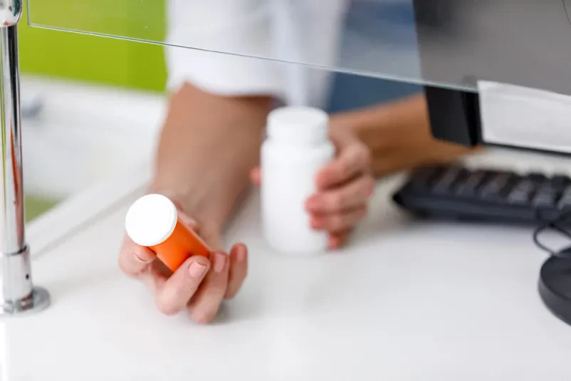 Notranjost moderne lekarniške poslovalnice Lekarna Kostanjevica