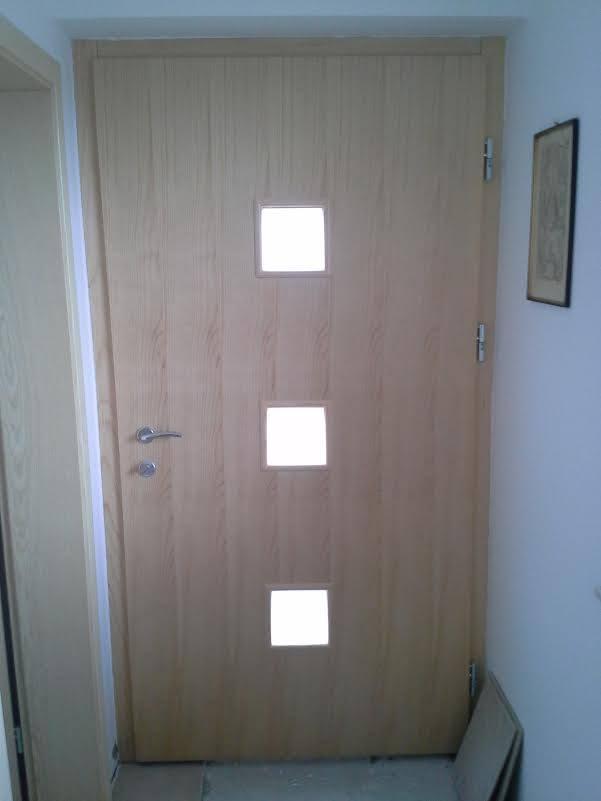 Masivna vrata iz kakovostnega lesa Slovenija