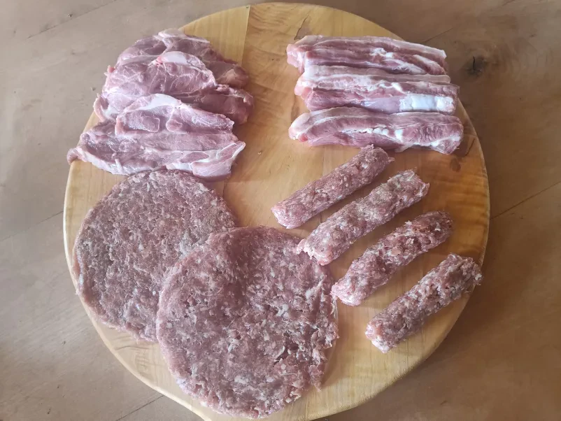 Meso za piknik za prvi maj Sladki Vrh