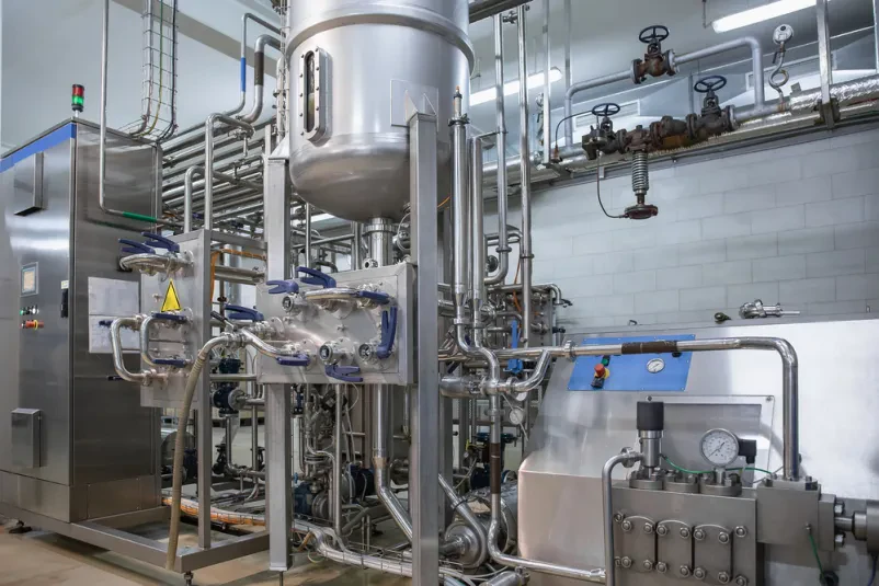 Montaža cevovoda z goseničarjem in dvigalom Montaža industrijskih strojev in naprav Maribor