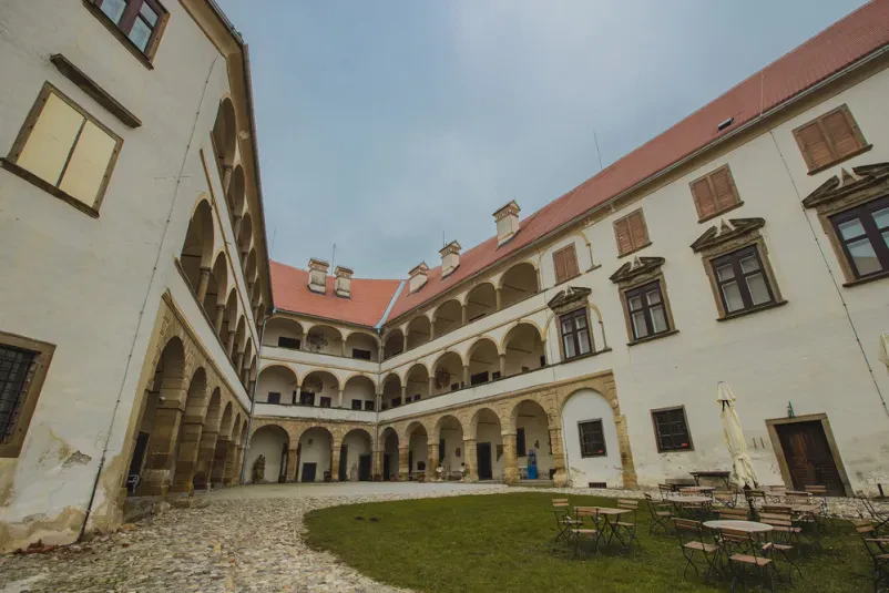 Pogled na atrij gradu na Ptuju
