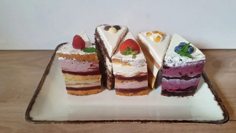 Poročne torte, cake popsi in sladice za praznovanja
