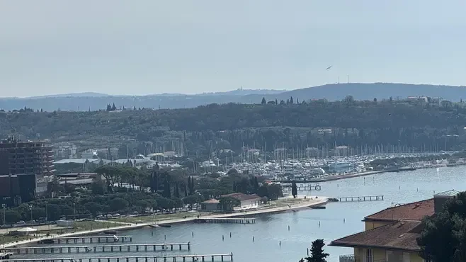 Posrednik pri nakupu nepremičnine na Obali