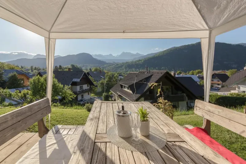 Udobna spalnica v gorski koči na Gorenjskem Oddaja sobe za 2 osebi Bohinj, Gorenjska