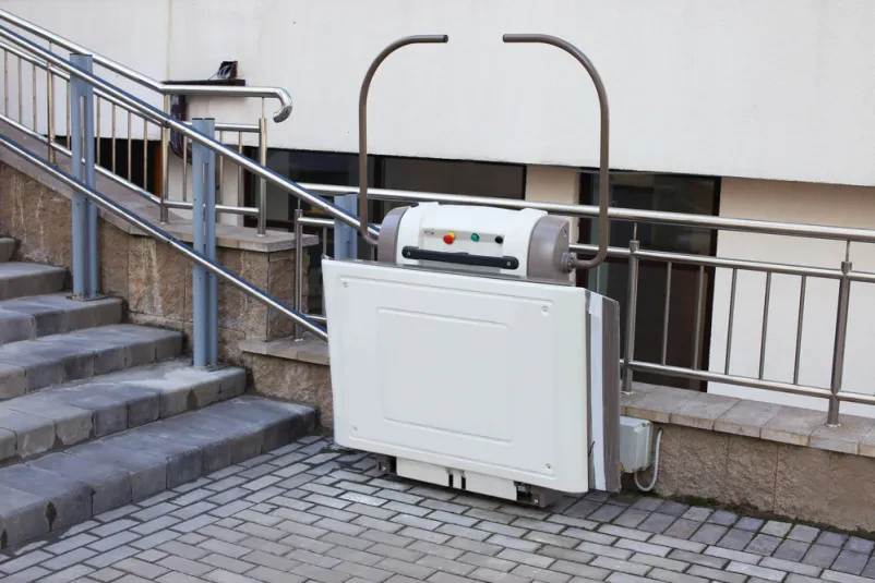 Tehnične rešitve za varno in neodvisno bivanje gibalno oviranih Ljubljana