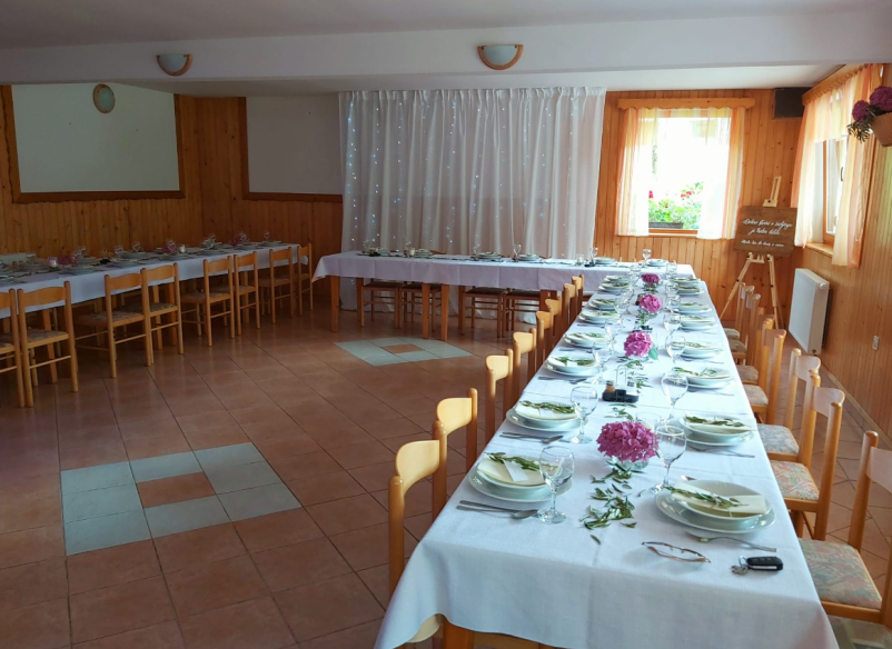 Lep prostor za zaključene družbe na turistični kmetiji Koroška