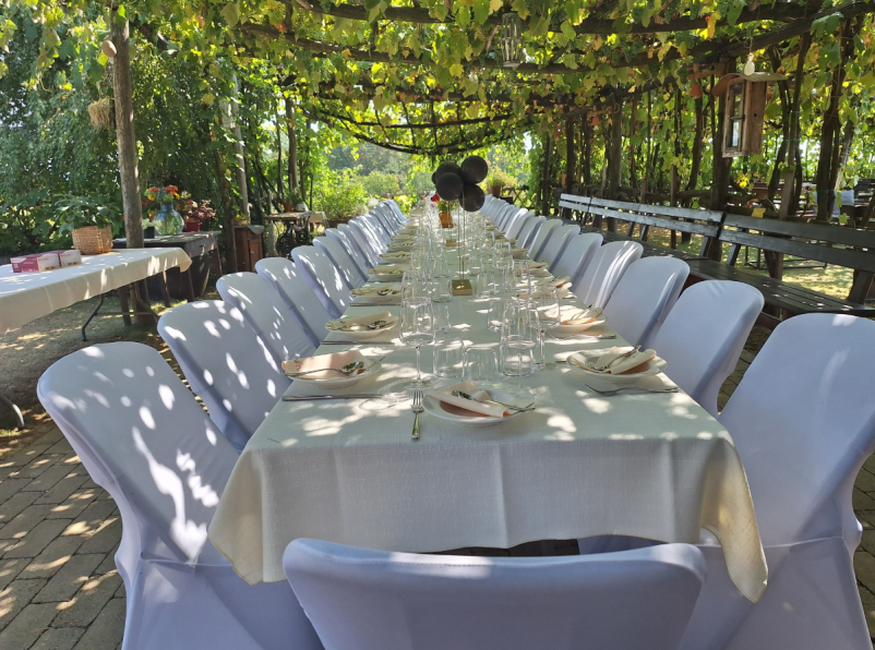 Prostor za zaključene družbe pod šotorom Prekmurje