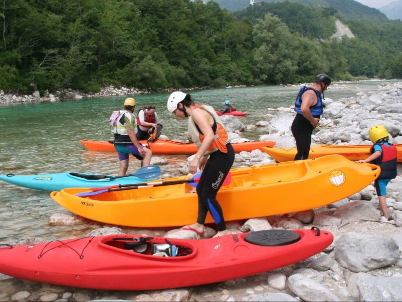 Aktivne počitnice z raftingom, kanuji, jadralnim padalstvom in kajaki Kobarid