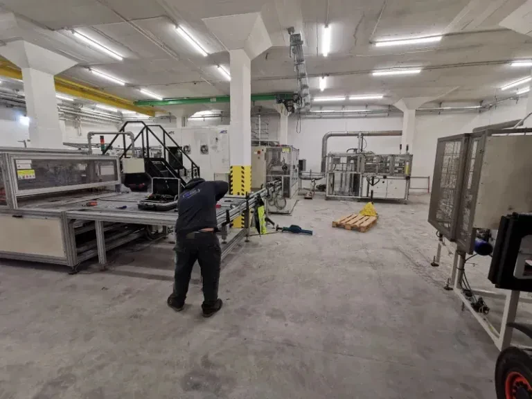 Servisiranje, vzdrževanje industrijskih strojev Slo, EU