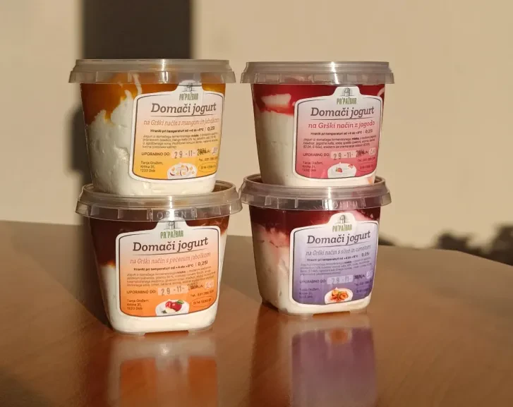 Samopostrežni avtomat z izdelki iz mleka Domžale, Mengeš, Trzin