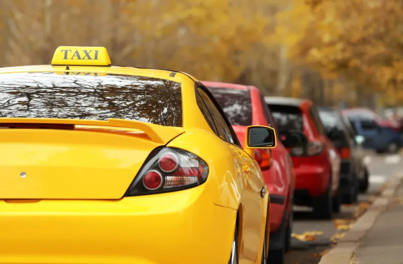 Taxi zum Flughafen