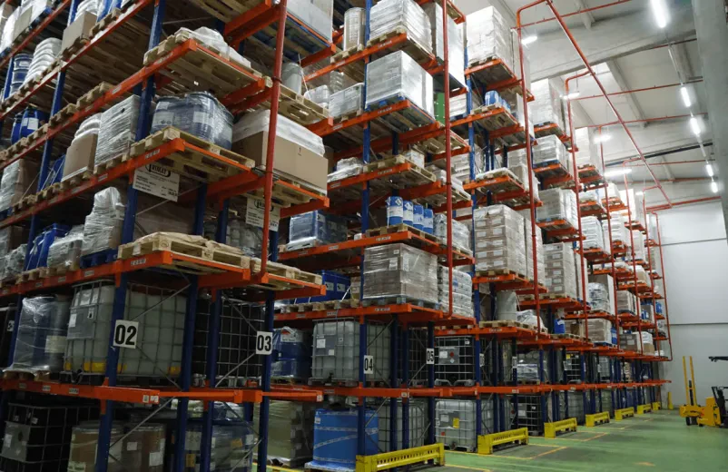 Pretakanje ADR tekočin in priprava za distribucijo