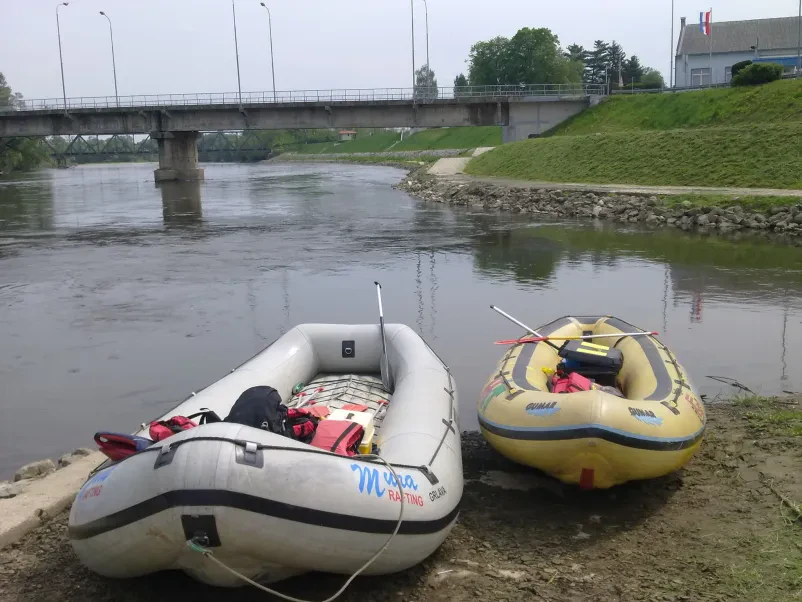 Adrenalinski spust po reki Spust za skupine na reki Muri