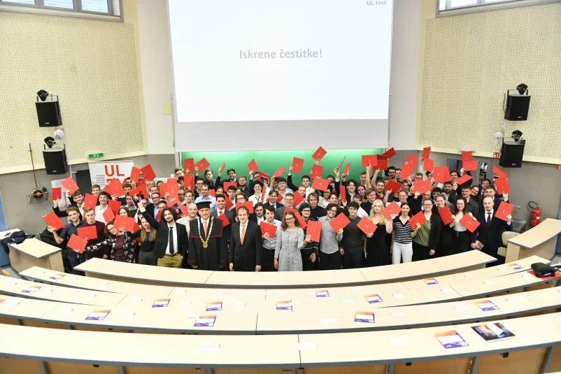 Podelitev diplom študentom programa matematike na Fakulteti za matematiko in fiziko v Ljubljani.