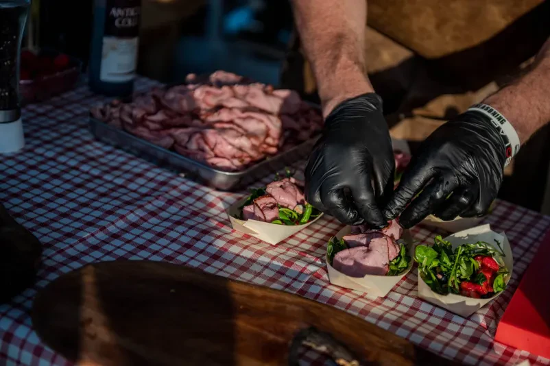 Tradicionalne prekajene mesnine in mesni izdelki Suhomesnati in mlečni izdelki Dobravlje