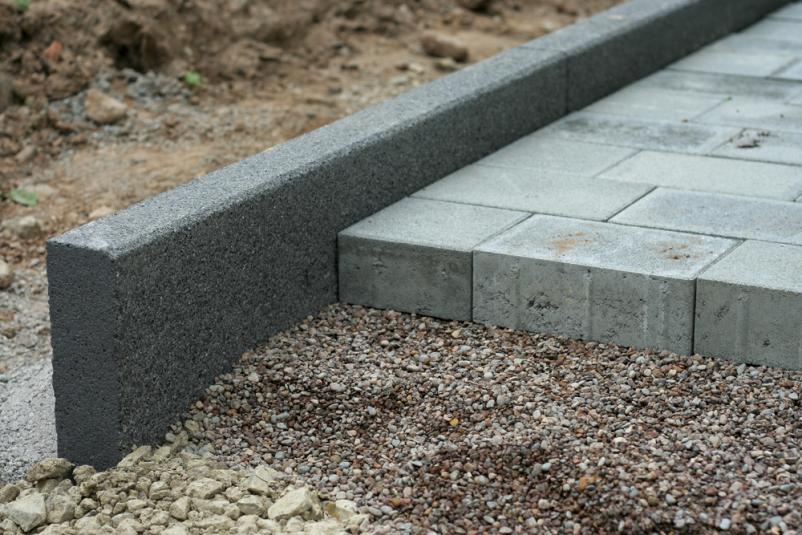 Ugodna izvedba tlakovanega dvorišča Gorenjska