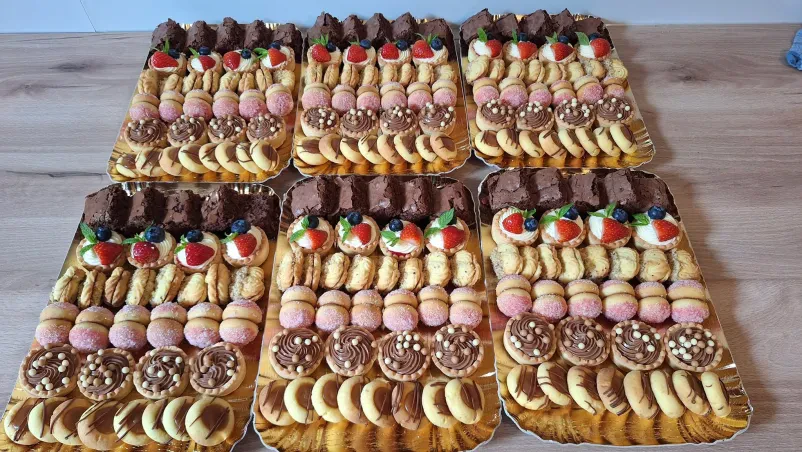 Torte, cake popsi in drobno pecivo za praznovanja