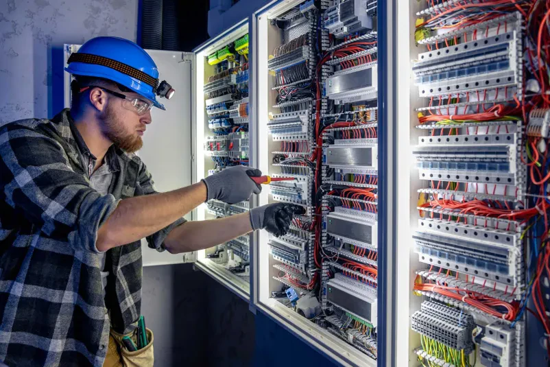 Ugodna montaža elektroinštalacij za industrijo Slovenija in Nemčija