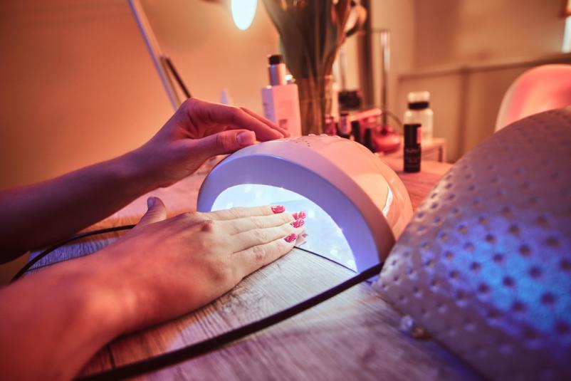 Ugodne LED in UV luči za manikuro Slovenija