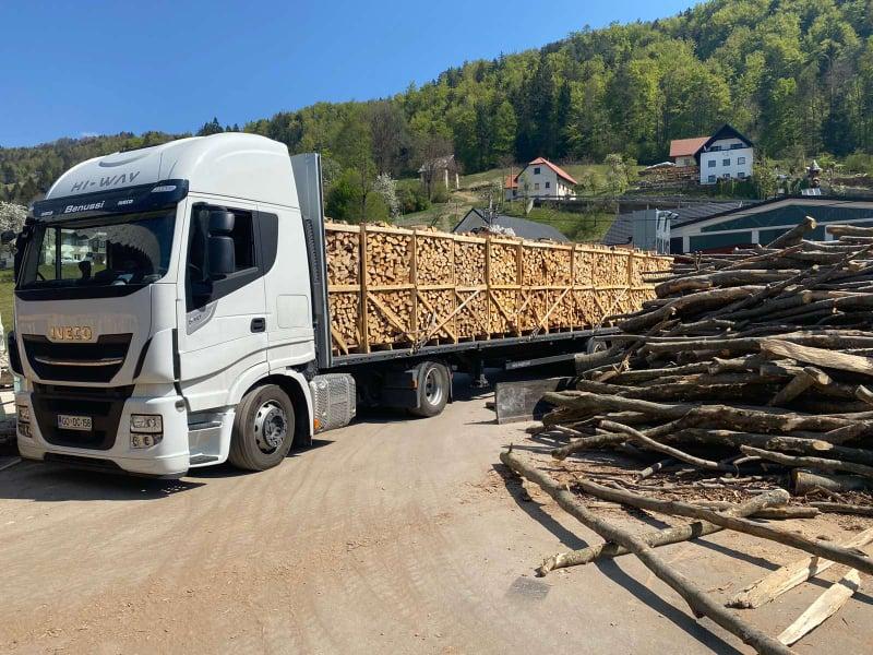 Legna conveniente Cerkno