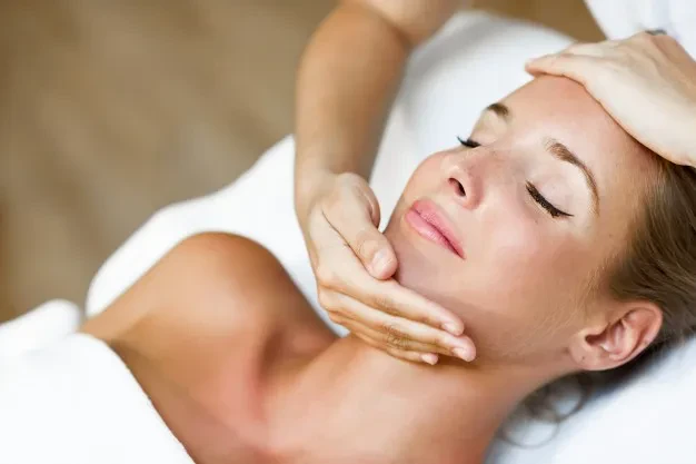 Koncentrirani serum za kožo Kvaliteten koncentrirani serum, ki podpira Biomicroneedling terapije za akne in hiperpigmentacijo, za izboljšanje videza kože.