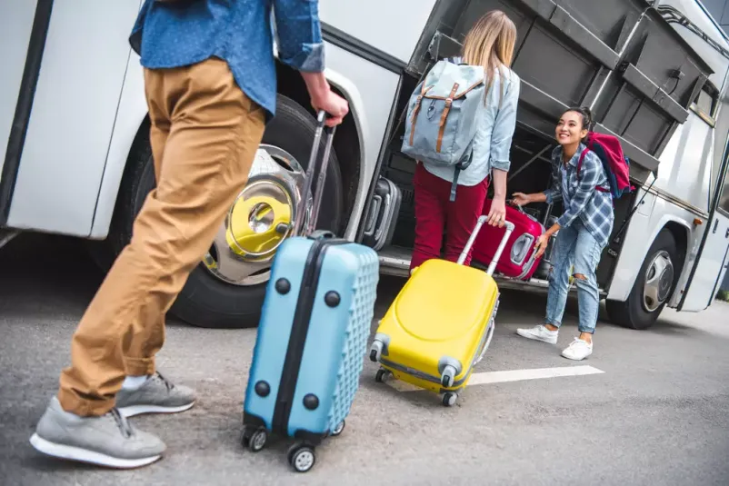 Avtobus prevozi potnikov v Sloveniji